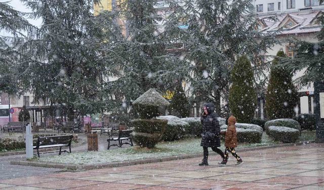 Kastamonu Ramazan’ın ilk gününe kar sürpriziyle uyandı