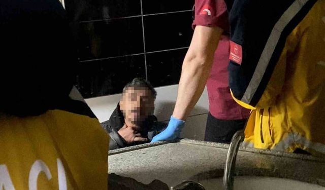 Kalacak yer bulamayınca otopark tuvaletinde yattı