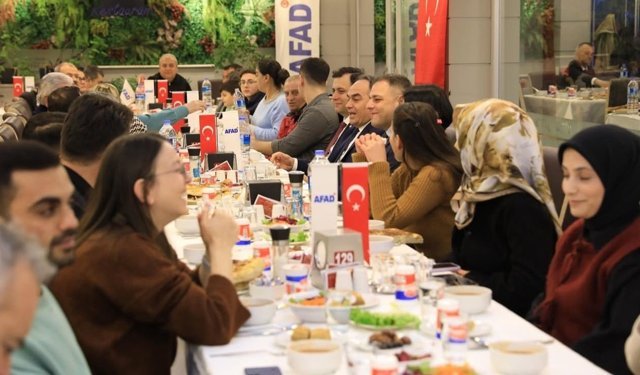 Vali Çakırtaş depremzedelerle iftarda buluştu