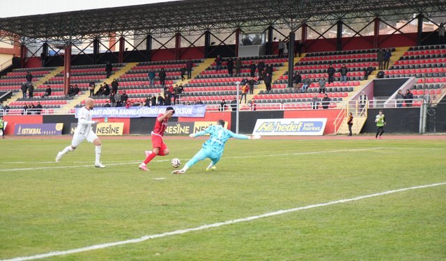 Zorlu mücadelede kazanan çıkmadı