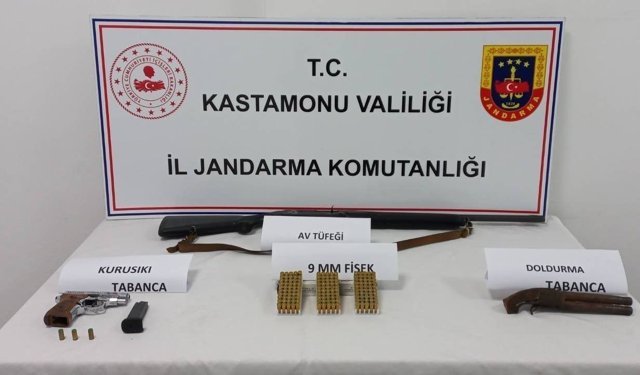 Kastamonu’da 4 tabanca ve 1 av tüfeği ele geçirildi