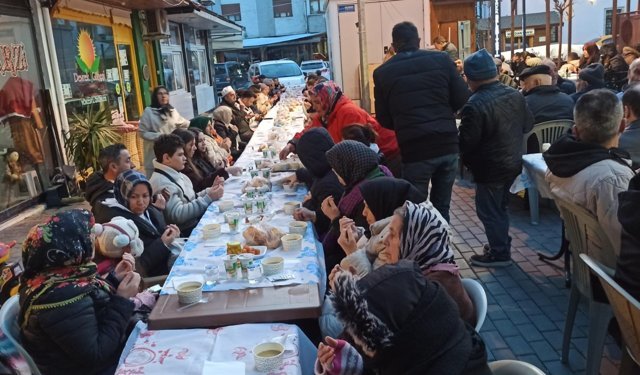 Devrek'te 200 kişi aynı sofrada oruç açtı