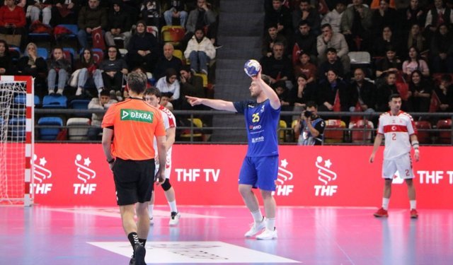 A milliler, Romanya karşısında avantajı kaptırdı