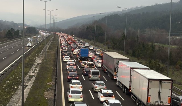Bayram trafiği Bolu’da kilitlendi: 4 günde 331 bin araç geçti