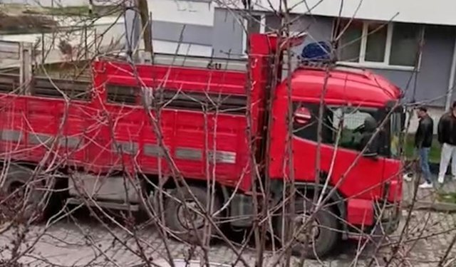 Gece Yarısı Çalınan Tır, Ertesi Gün Sokakta Bulundu!