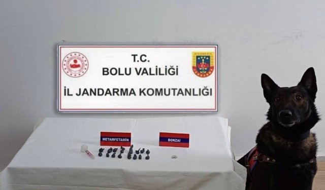 Şüpheli Araçtan Zehir Çıktı: 4 Kişi Yakayı Ele Verdi!