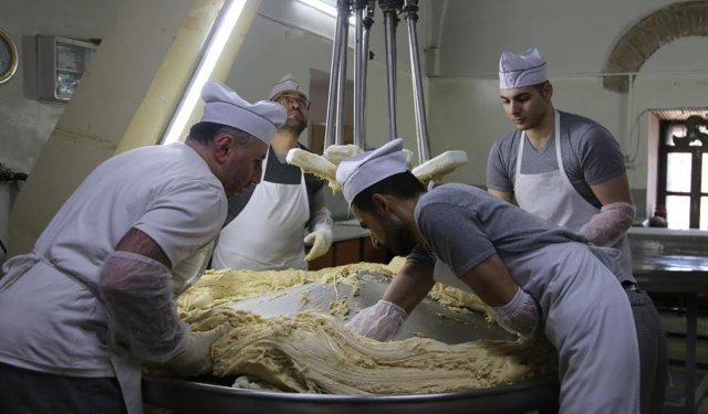 Bayram Öncesi Saray Helvası Mesaisi