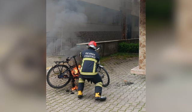 Garaja Park Edilen Elektrikli Bisiklet Alev Aldı