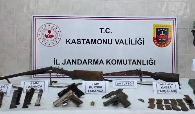 Jandarma Baskınında Çok Sayıda Silah Ele Geçirildi