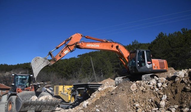 Kışın Hasar Gören Köy Yollarında Onarım Mesaisi