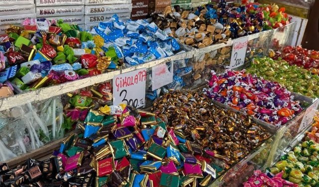 Şeker ve Çikolatalar Bayram İçin Yerini Aldı