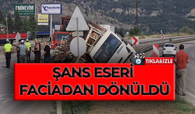 Freni Patlayan Hurda Yüklü Kamyon Devrildi