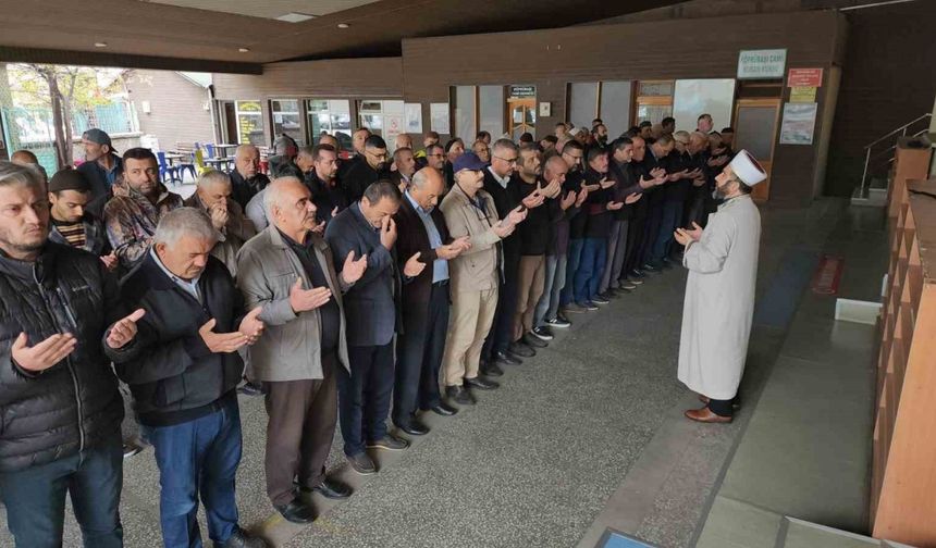 Gazze’de hayatını kaybedenler için gıyabi cenaze namazı kılındı