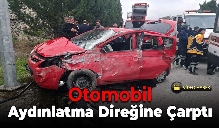 Korkutan Kaza: Otomobil Direğe Çarptı, 3 Yaralı!