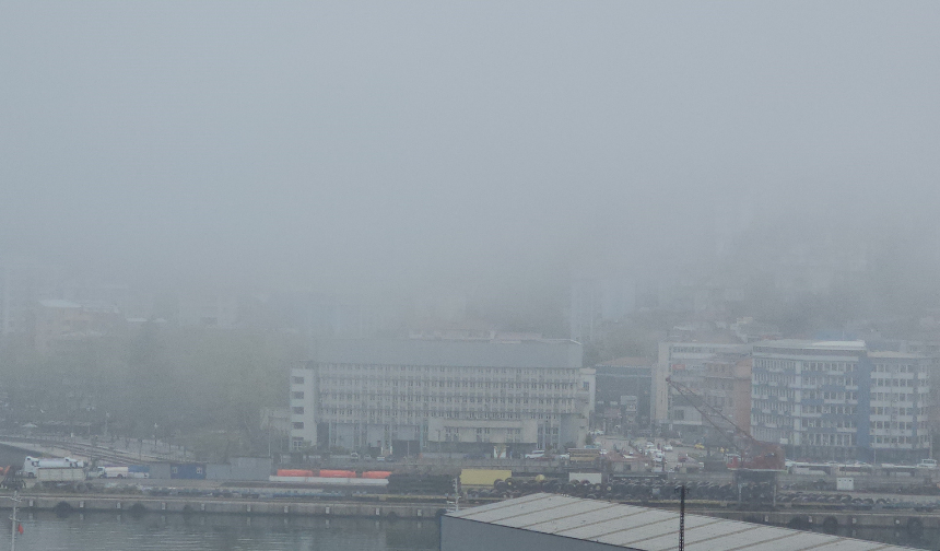 Zonguldak'ta şehir merkezi sisle kaplandı