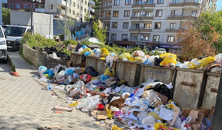 İncivez Mahallesi’nde Çöp Yığını Sorunu Büyüyor