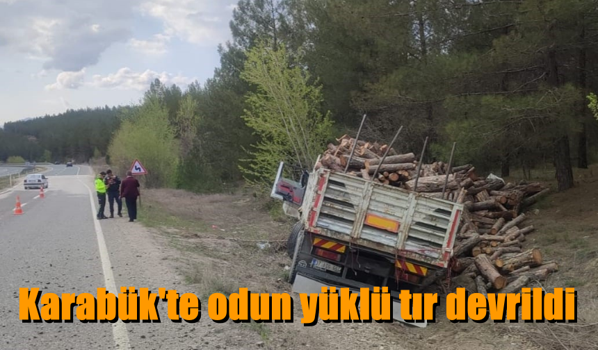 Karabük'te odun yüklü tır devrildi