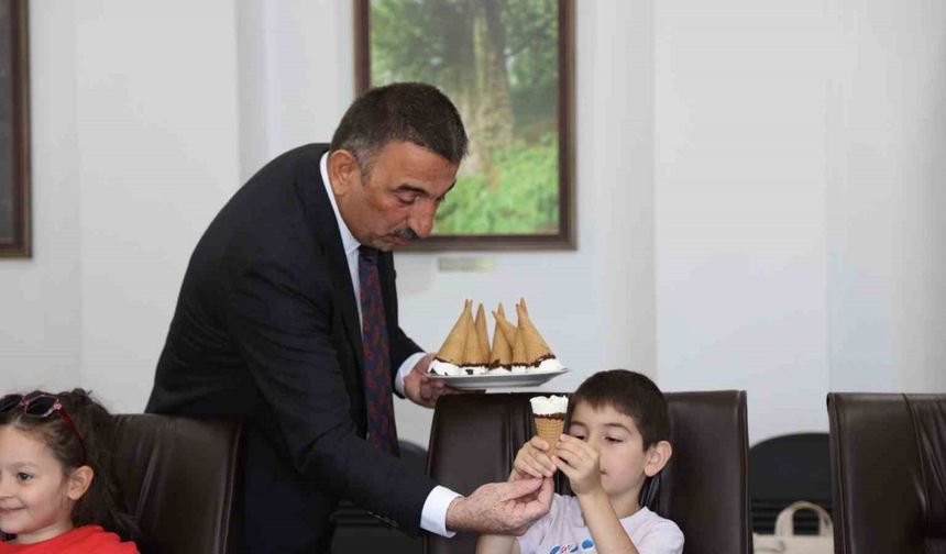 Valiyle dondurma yeme hayali kuran minikler unutulmaz bir gün yaşadı
