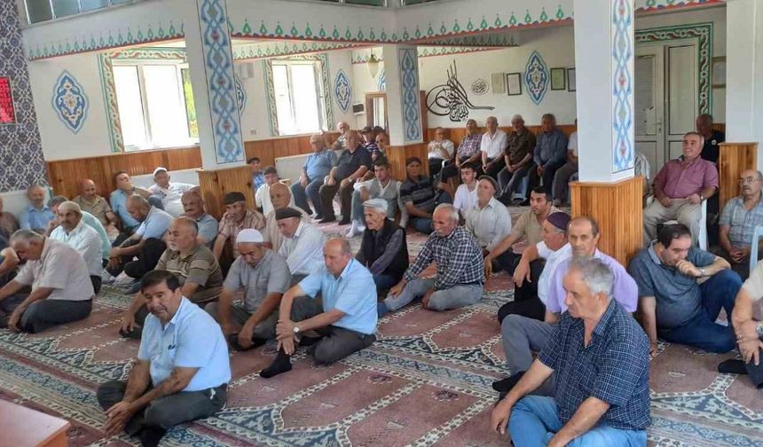 Devrek’te vatandaşlar aşure programında bir araya geldiler
