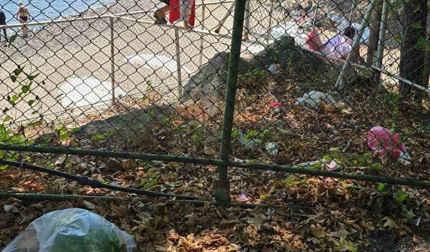 Ücretli hale getirilen Sevgi Barış Dostluk Plajı’na tel örgüleri aşarak girmeye çalıştılar
