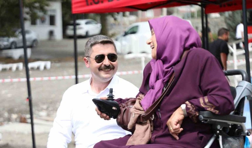 76 yaşındaki bedensel engelli kadın ilk kez denizi gördü