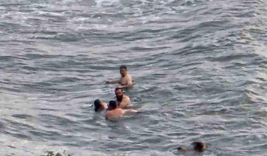 Boğulma tehlikesi geçiren 3 kadını vatandaşlar kurtardı
