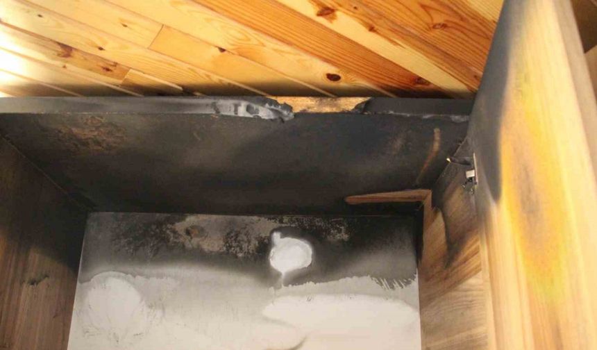 Bolu Dağı’ndaki köy evi kendiliğinden yanıyor