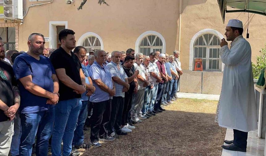 Derede ölü bulunan adamın cenazesi defnedildi