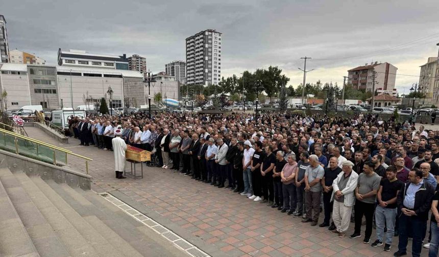 Feci kazada ölen çocuk gözyaşları arasında toprağa verildi