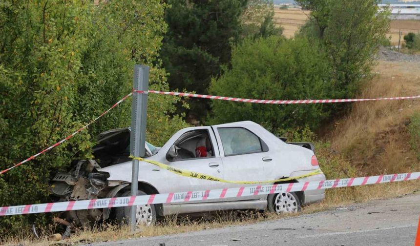 Kastamonu’da Otomobil Hafriyat Kamyonuyla Çarpıştı