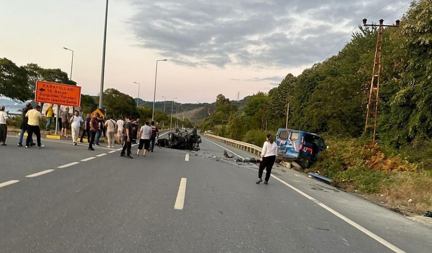 Tofaş otomobil jandarma aracına çarptı: 1 ağır yaralı