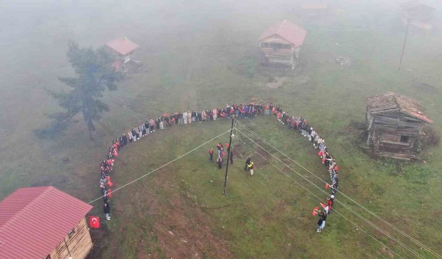 Eşsiz manzaraya sahip yaylada Cumhuriyet Bayramı coşkusu