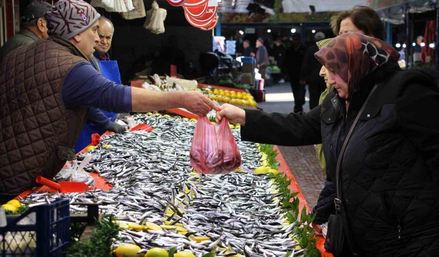 Son 10 Yılın En Lezzetli Hamsisi Bolu’da Tezgahları Sardı
