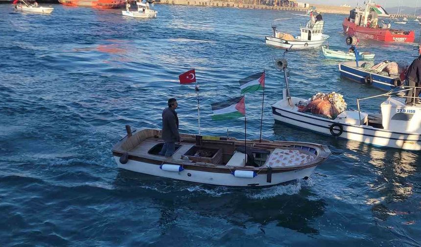 Karadeniz’e açılan balıkçılardan Filistin’e özgürlük çağrısı