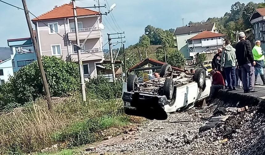 Zonguldak’ta İl Özel İdare aracı bahçeye uçtu