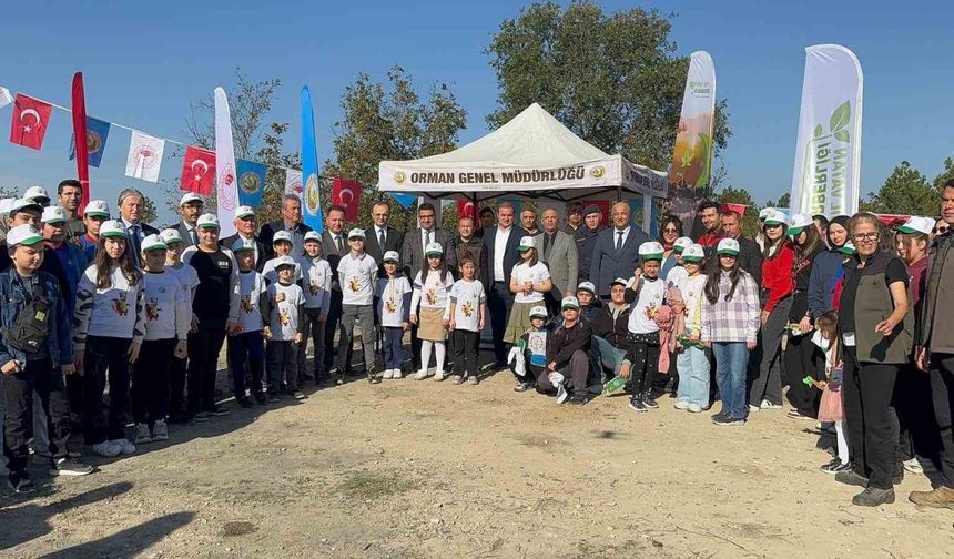 Alaplı’da “Geleceğe Nefes” etkinliğiyle yüzlerce fidan dikildi