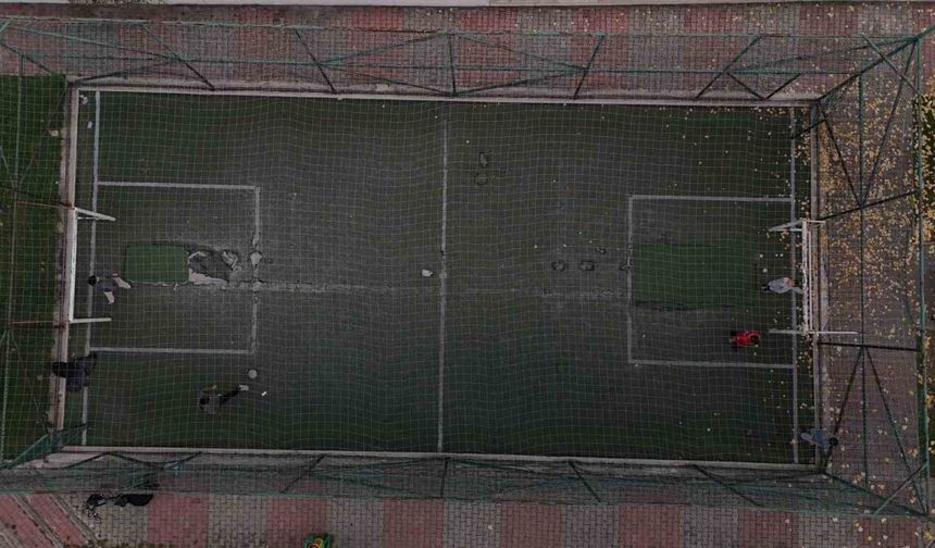 Bolu’da halı saha yine bozuldu!