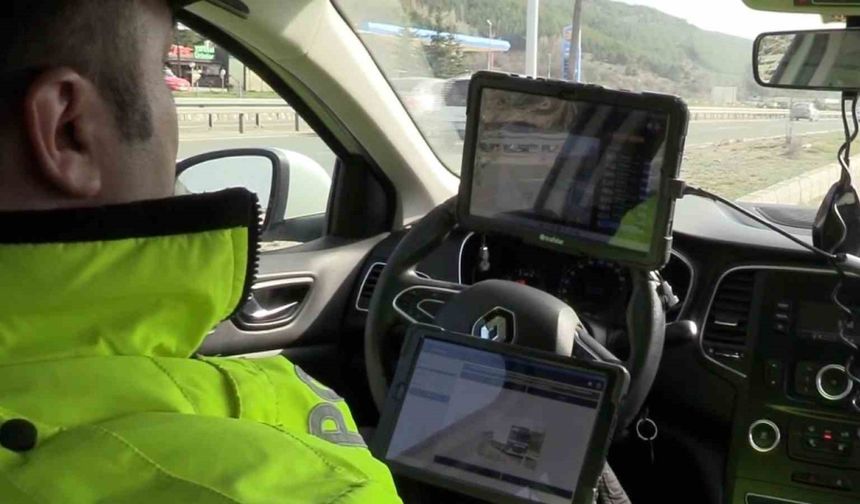 D-100 Bolu geçişinde yoğun trafiğe sıkı gözetim