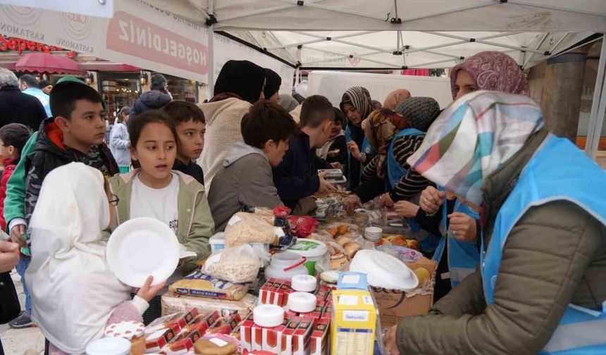 Kastamonu’da Gazze için hayır çarşısı kuruldu