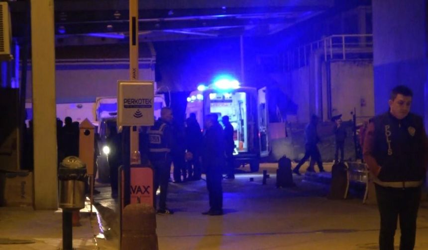 Otomobil belediyeye ait kamyona arkadan çarptı