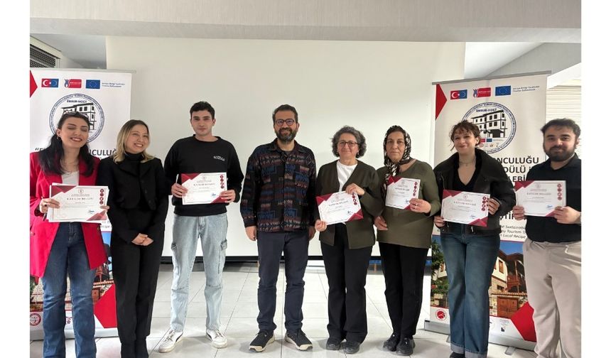 Bin kişiye ev pansiyonculuğunu öğrenerek sertifika aldı