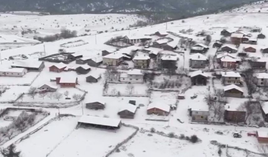 Çankırı'nın yüksek kesimlerinde kar yağışı etkili oluyor