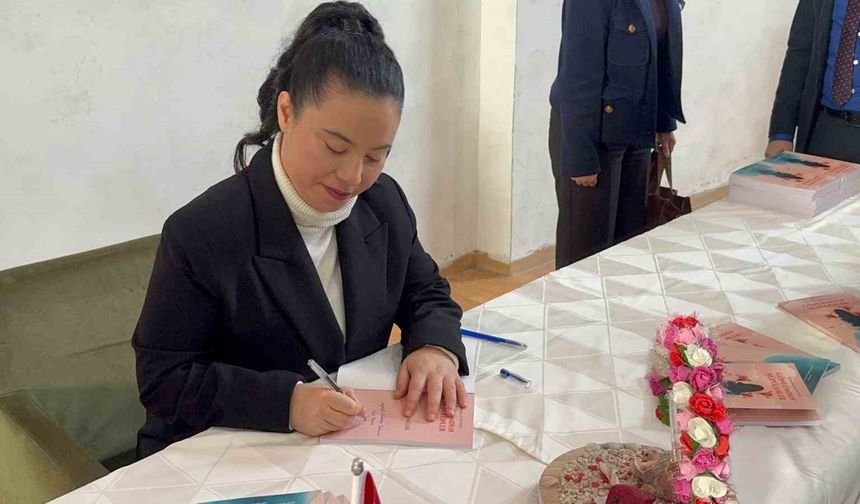 Engelli Ümmühan, ilk kitabını Cumhurbaşkanı Erdoğan'a yazdı