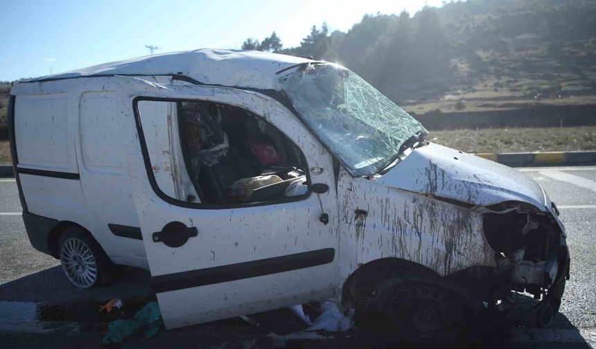Gizli buzlanma trafik kazalarına sebep oldu: 3 yaralı