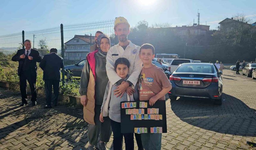 Madenden çıkıp okula koştular