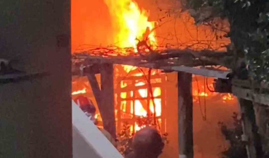 Bartın’da odunluk yangını mahalleyi ayağa kaldırdı