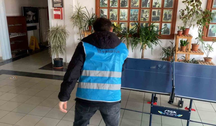 Bolu'da denetimli serbestlik yükümlüleri okulları temizledi