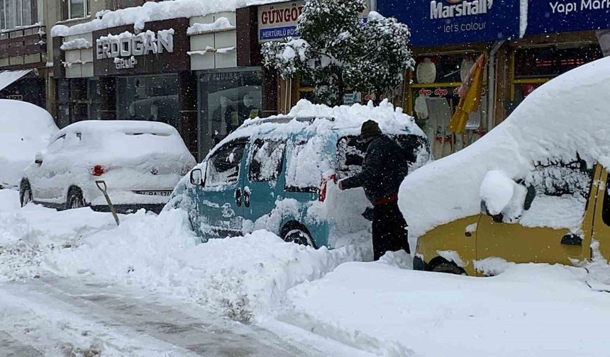 Bolu'da kar kürekleri 'yok' sattı