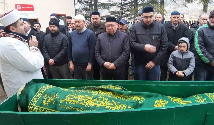 Türkiye’nin tanıdığı “kedisine sarılan dede” vefat etti