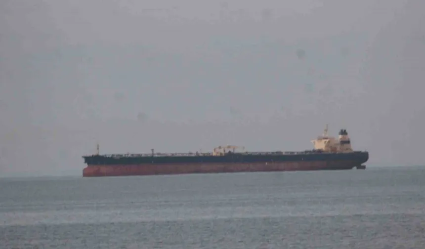 Karadeniz'de petrol tankeri dron saldırısında isabet aldı